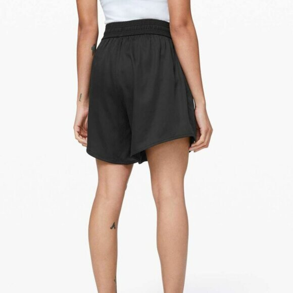 Lululemon Feeling Femme Short 5" | Charcoal | 4 - Picture 7 of 8